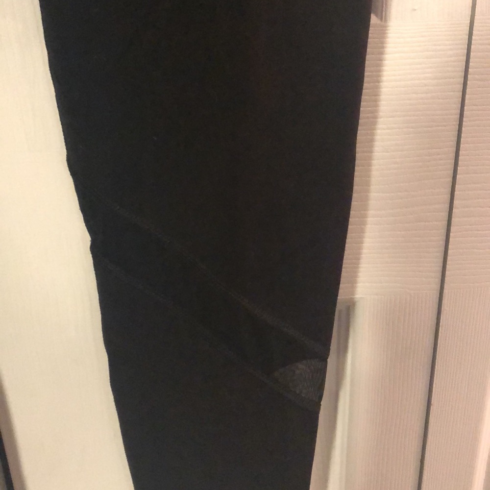 Old Navy Yoga Pants in black - Picture 5 of 8